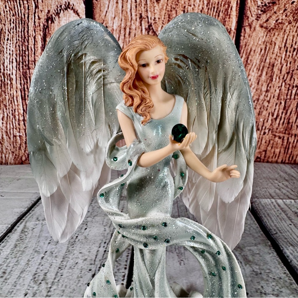 Hamilton Collection Divine Touch of Tranquility Angel Figurine COA Never Display - Picture 5 of 11